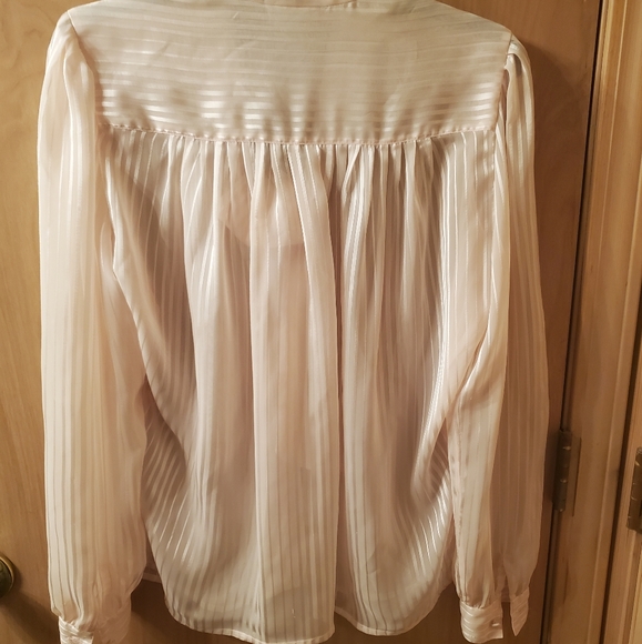 True vintage, straight from my aunt's closet!! Light pink, button up blouse - Picture 8 of 8